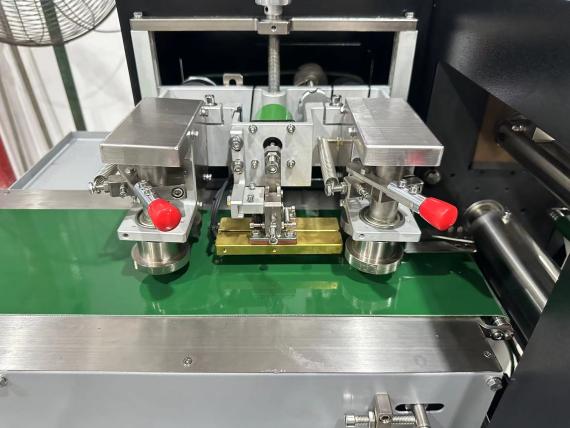 YC420X mid-seal servo control detail